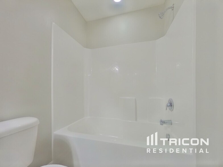 Building Photo - 313 Fairford Rd