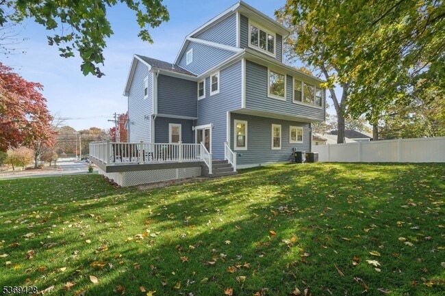 Building Photo - 99 Ashwood Ave