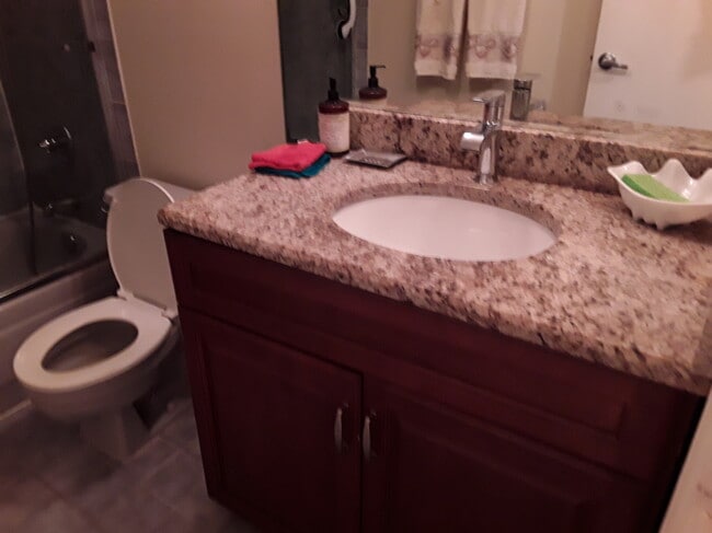 Building Photo - 118 SW Fairway Ave