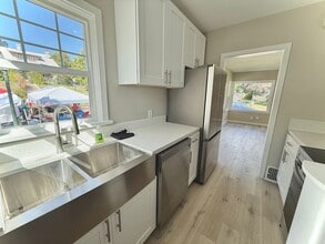 Building Photo - Avenues Home Available Now