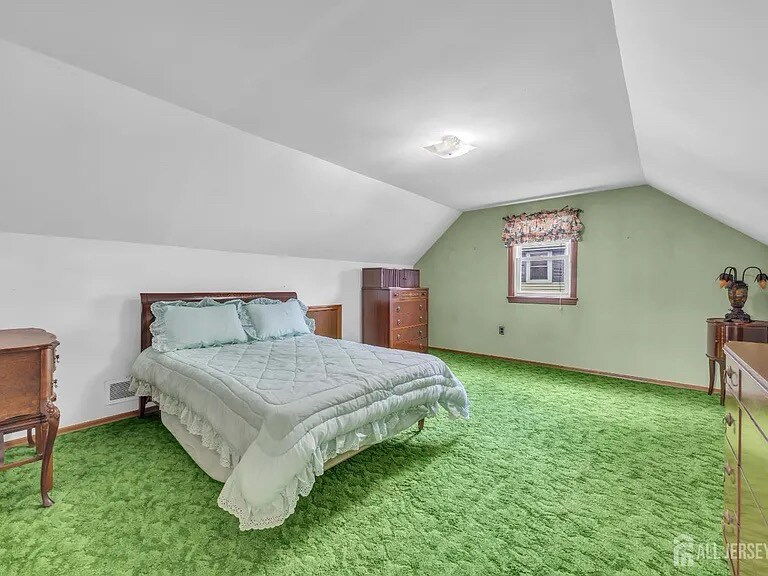 Building Photo - 143 Safran Ave