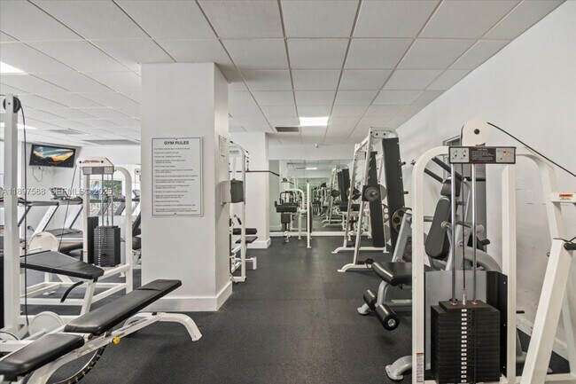 Building Photo - 3140 S Ocean Dr