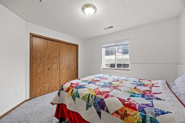 Building Photo - 2432 Rushmore Dr