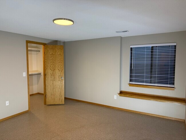 Building Photo - 1817 N Pine Grove St