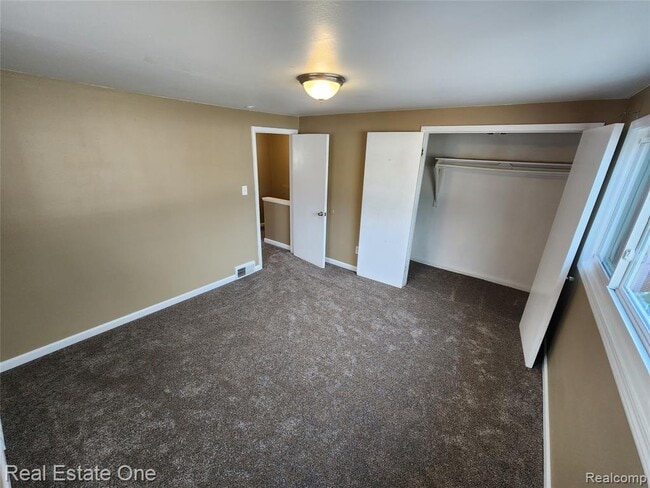 Building Photo - 8741 W Nine Mile Rd