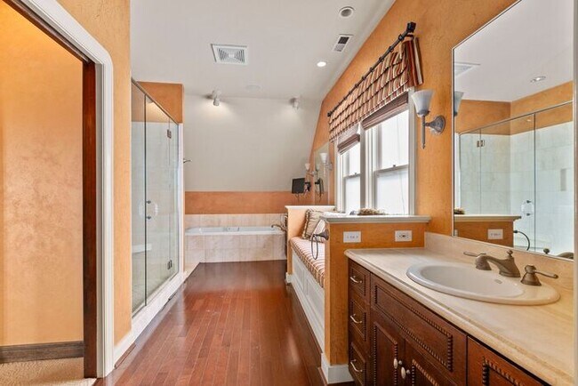 Building Photo - Stunning Air Conditioned 1931 Tudor in Coveted Admiral w/ Views
