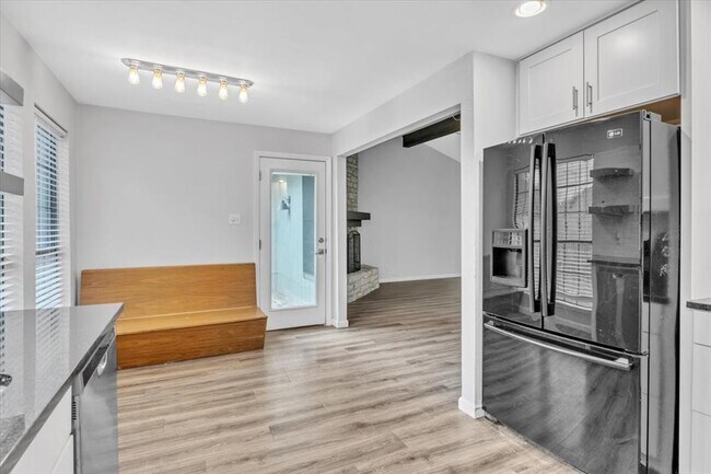 Building Photo - 6100 Woodhue Dr
