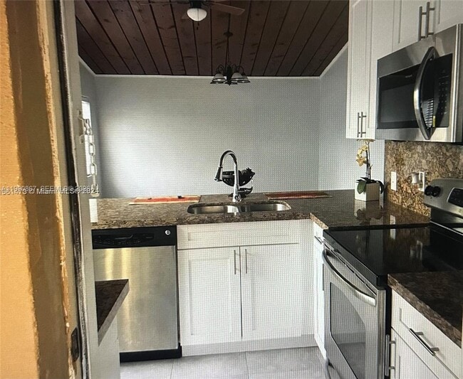 Building Photo - 320 Ipswich St