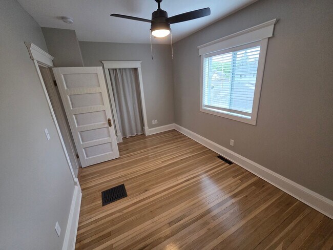Building Photo - AVAILABLE Immediately!- 3 Bed 2 Bath Single family home!