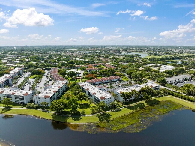 Building Photo - 6650 S Oriole Blvd