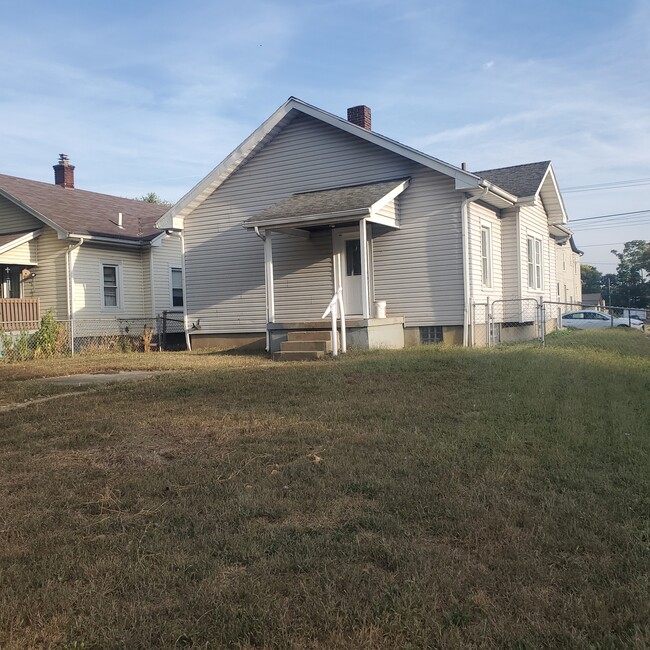Building Photo - 1610 Columbia Ave