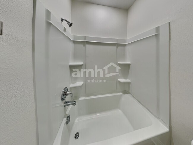 Building Photo - 42 Elcano Ln