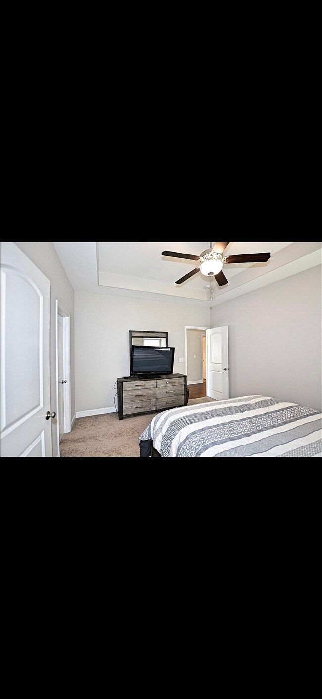 Building Photo - 605 Summerdawn Pl