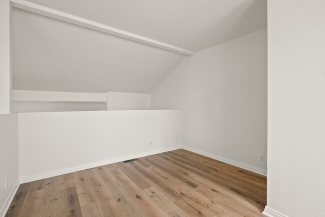 Building Photo - 1123 Flores St