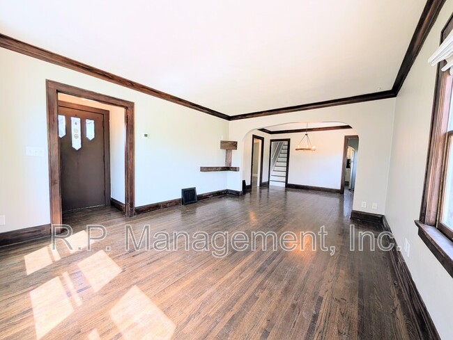 Building Photo - 636 Gotzian St