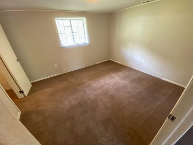 Building Photo - 1022-1024 Holloway St