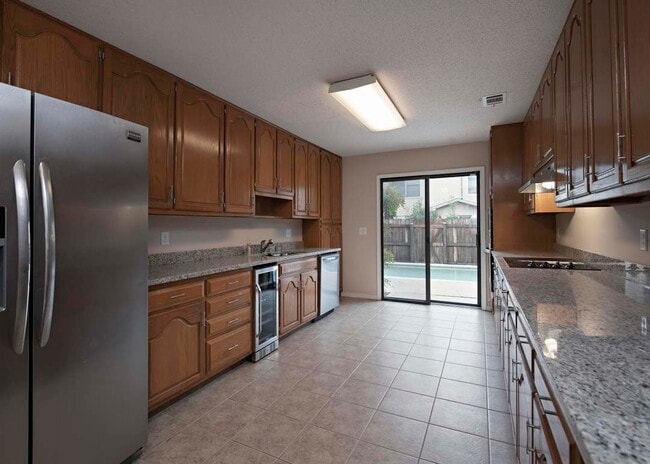 Building Photo - 946 Holbrook Cir