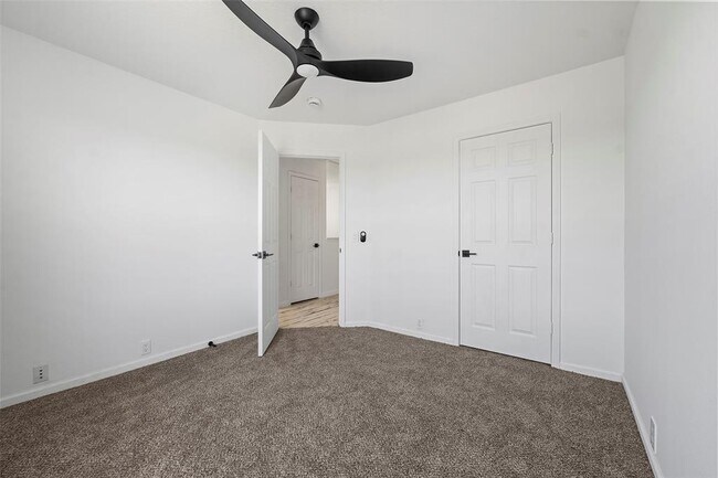 Building Photo - 16879 Mammoth Springs Dr