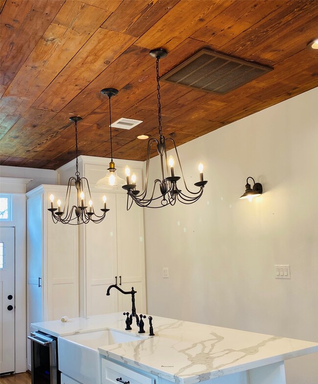 Building Photo - 1406 Edwards St