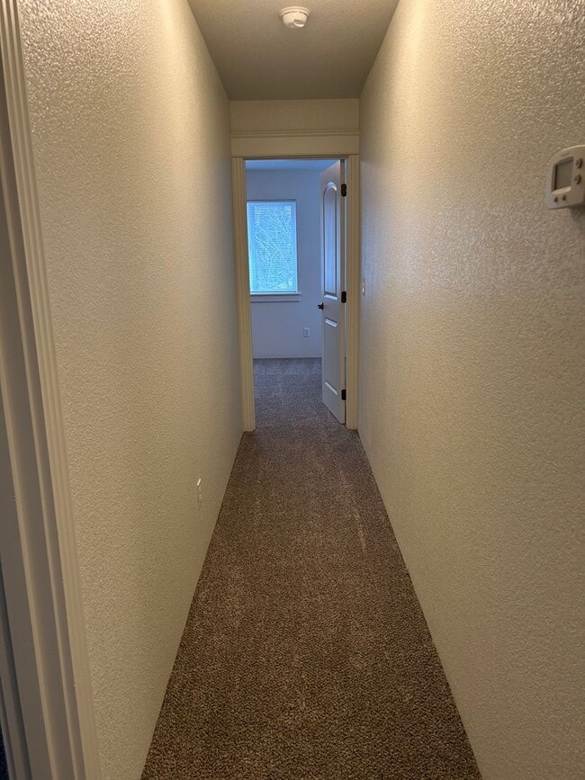 Building Photo - 3 Bedroom 2.5 Bath Duplex