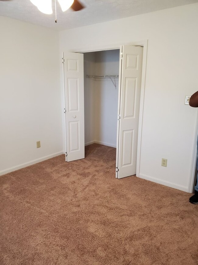 Building Photo - 2 Bedroom, 1 bath apartment Upstairs Unit