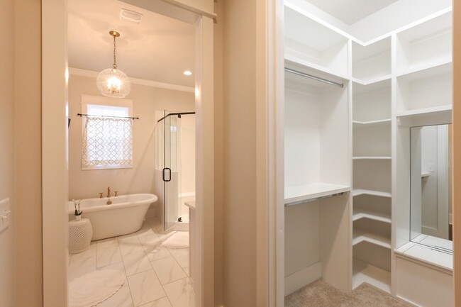 Building Photo - 237 Stephens Valley Blvd