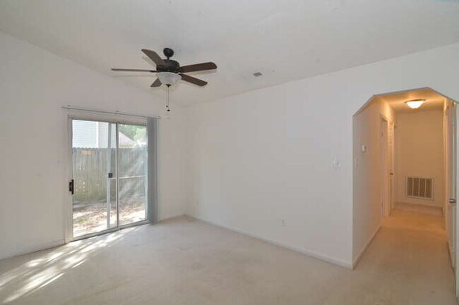 Building Photo - 1020 Tealwood Dr