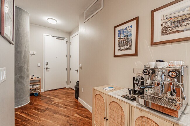 Building Photo - LUX 1BD, 1.5BA Lakehouse Condo with Bonus Den