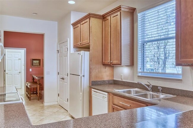 Building Photo - 2310 Palm Tree Dr