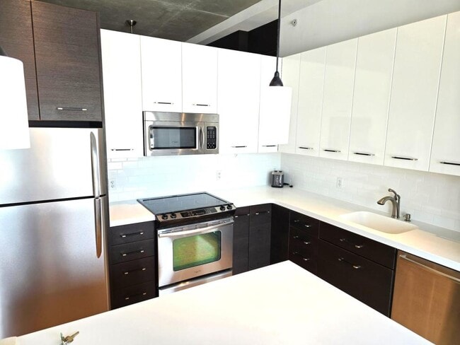 Building Photo - 851 W Front St