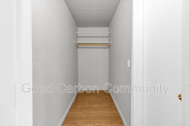 Building Photo - 1015 Amherst St