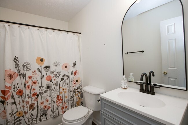 Building Photo - Adorable 3 bedroom 2 bath + Bonus in Raeford