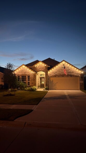Building Photo - 2405 Village Azalea Dr