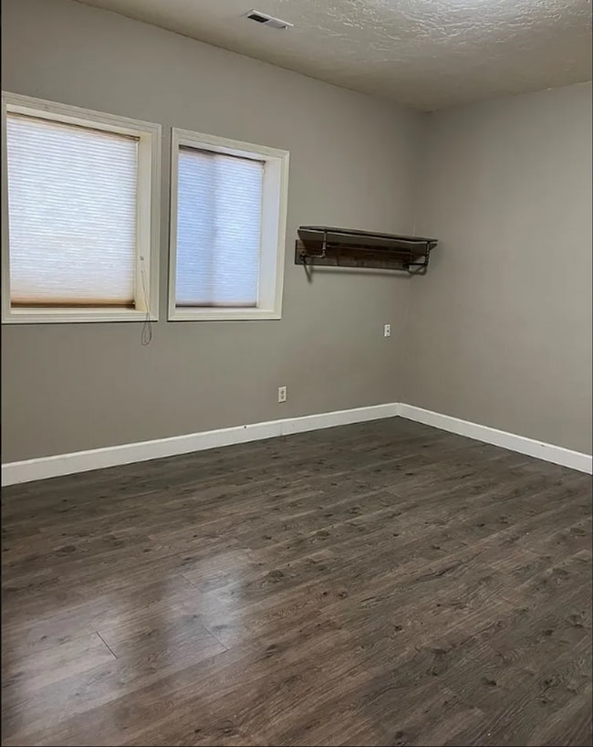 Building Photo - 4 Bedroom, 3 Bathroom Home - Located in Moyina Heights!