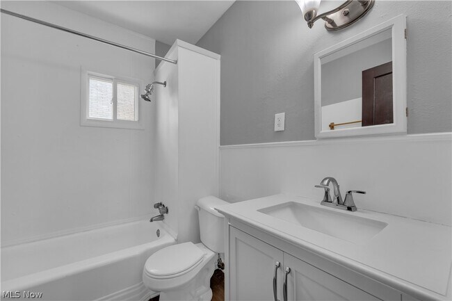 Building Photo - 1347 Marlowe Ave