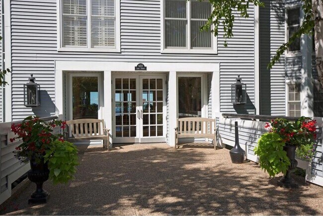 Building Photo - 603 Lake St