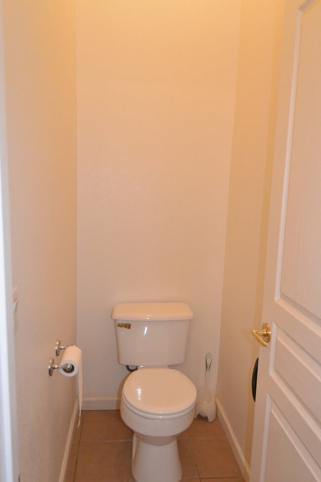 Building Photo - 3 bedroom 2 bathroom in the El Diamante sc...