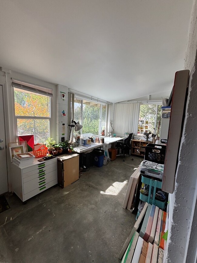 Building Photo - Charming Desert Retreat