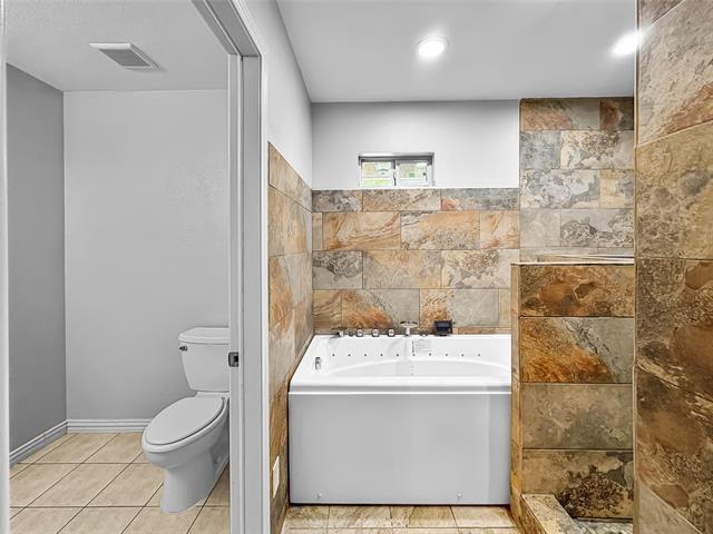 Building Photo - 8802 Deerwood Dr