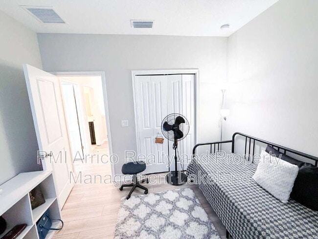 Building Photo - 2573 Village Lakes Blvd