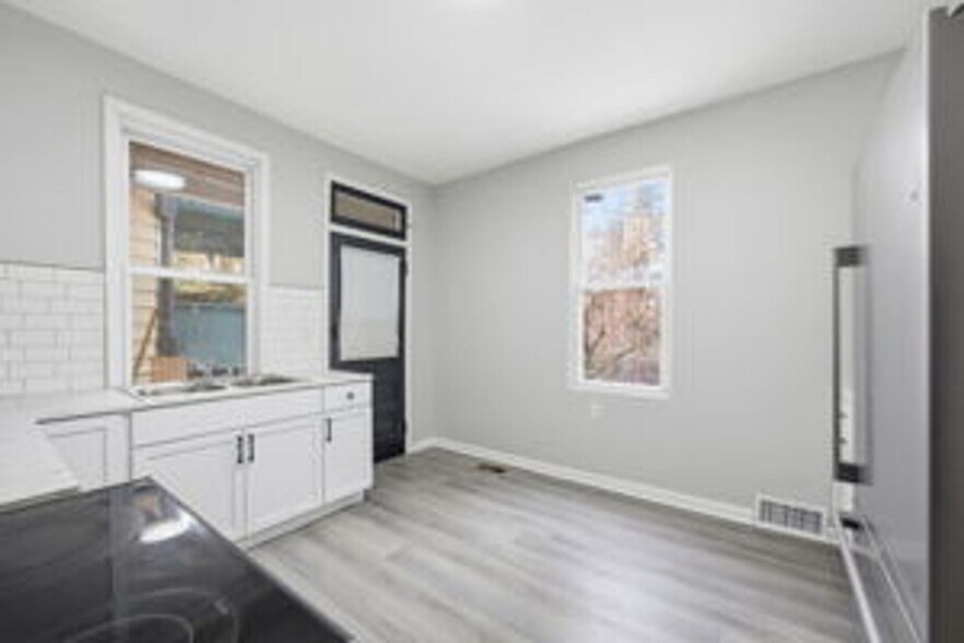 Building Photo - 312 Midland Ave