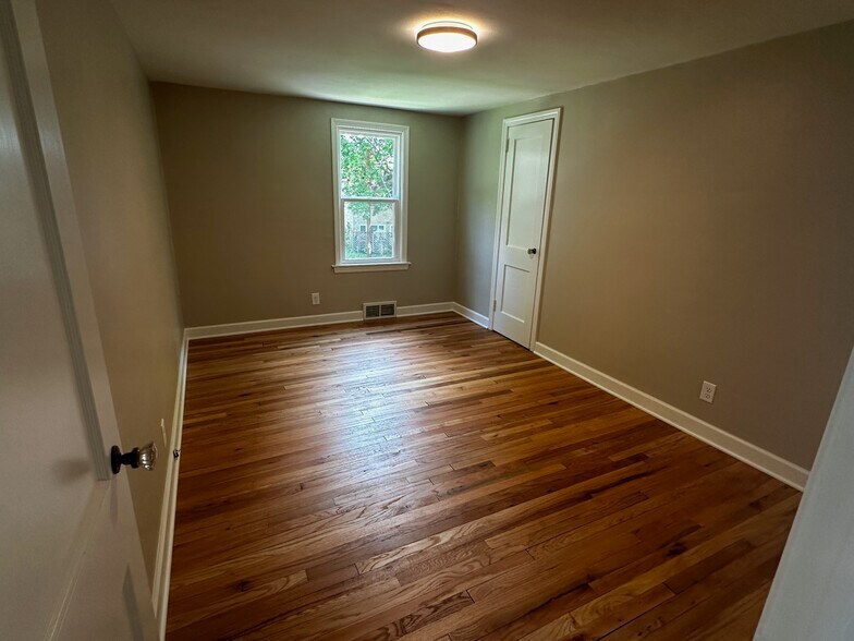 Building Photo - 1713 Sheridan St