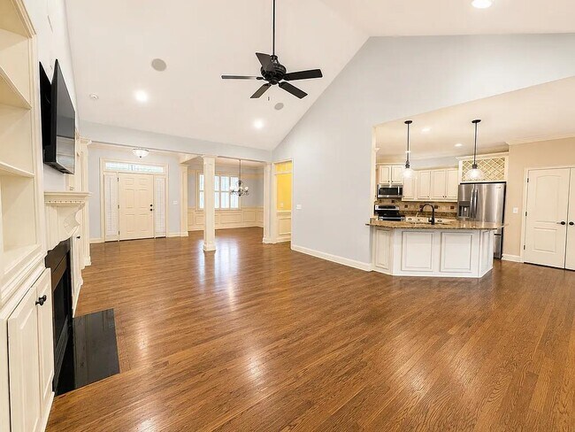 Building Photo - 128 Fox Farm Way