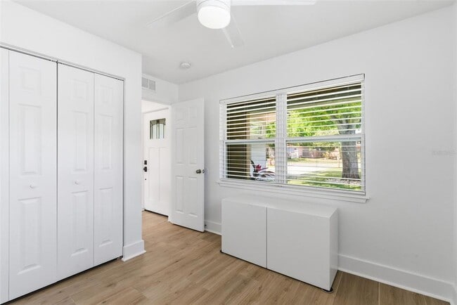 Building Photo - 3916 W Iowa Ave