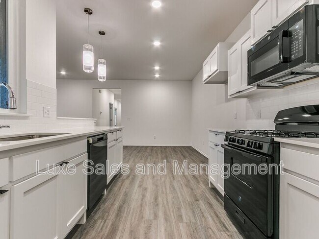 Building Photo - 8012 NW 110th Dr