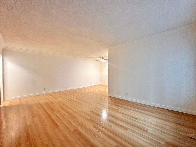 Building Photo - 1432 N Fairfax Ave