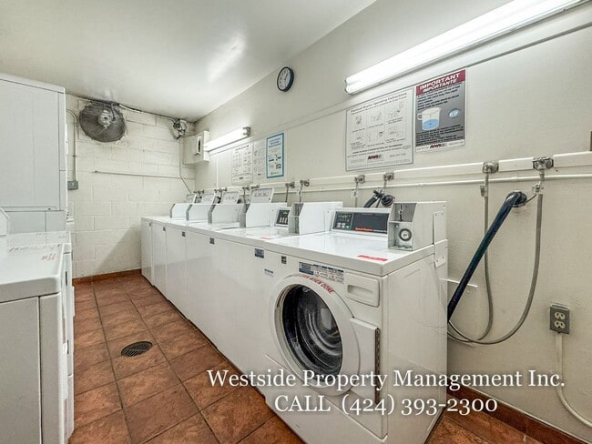 Building Photo - 8163 Redlands St