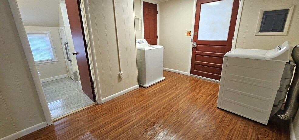 Building Photo - 216 N Champlain St