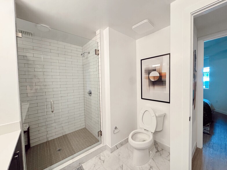 Building Photo - 19695 NE 23rd Ct