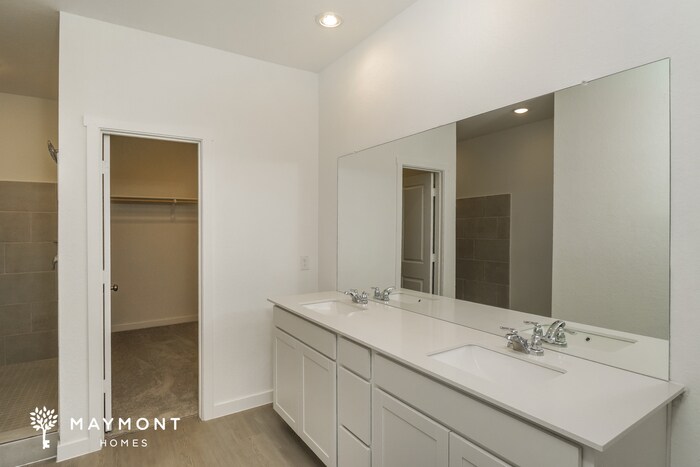 Building Photo - 4052 Shaw Tree